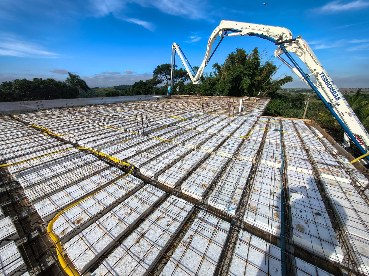 Laje da Dom Bosco sendo concretada em obra na região de Campinas-SP