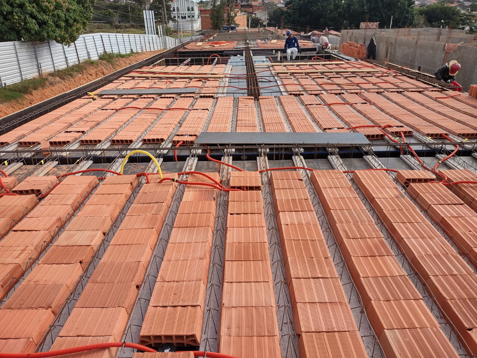 Laje treliçada montada em obra na região